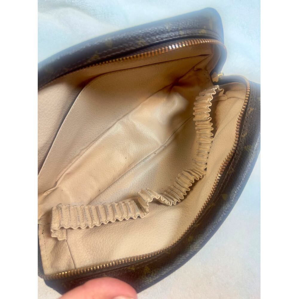 Louis Vuitton Monogram Toiletry Pouch 19 Cosmetic Bag w/ Box - Picture 12 of 16